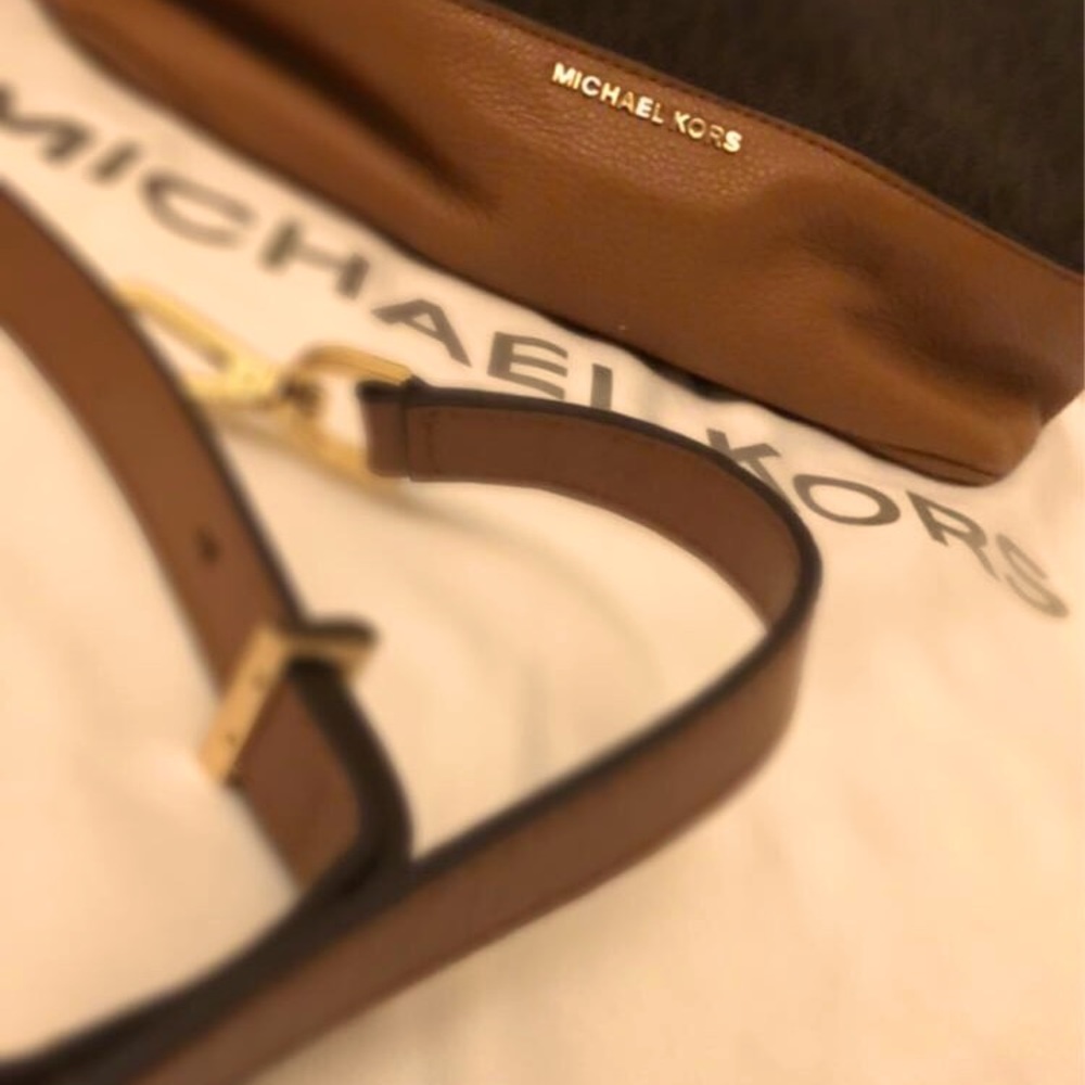 MK Purse - Picture 1 of 6